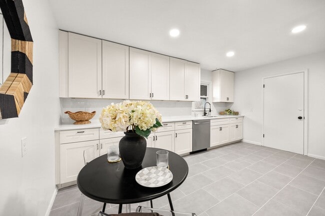 Photo - 709 SW 7 St