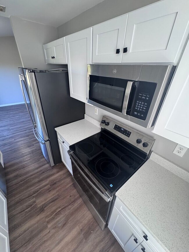 Photo - 343 Harold Ave S