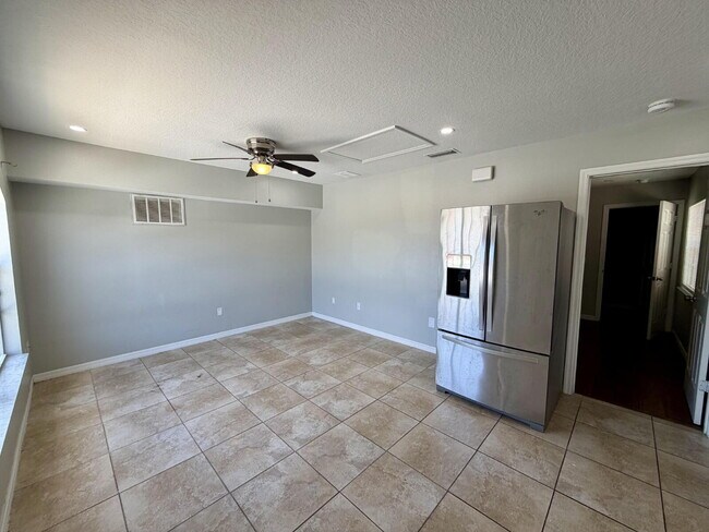 Photo - Cozy 1-Bedroom in Davenport – Utilities Included | $1,100/mo Unit B