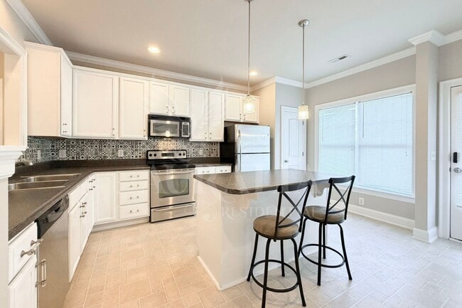 Photo - 7754 ACC Blvd