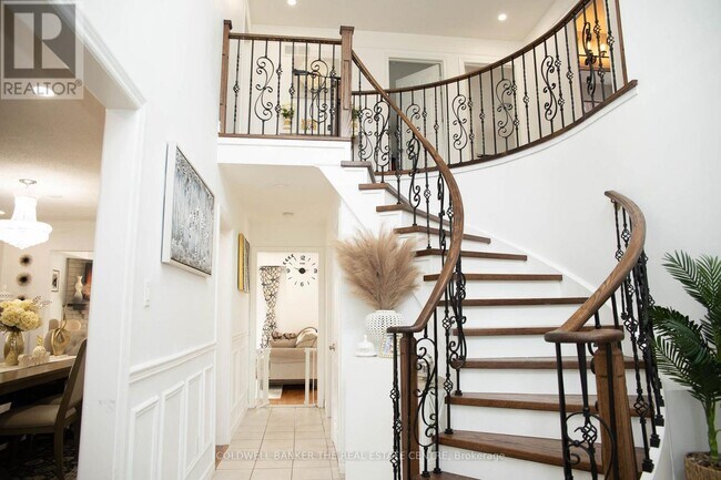 Photo - 497 Grove St E