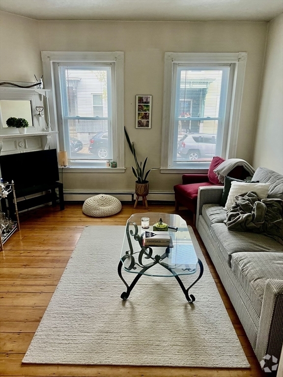 Building Photo - 111 H St Unit 1 Rental