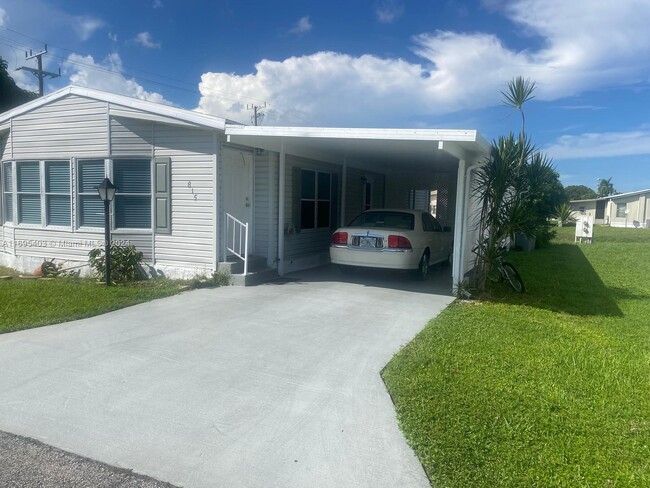 Photo - 815 Sunglow St