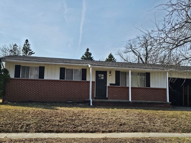Building Photo - Three Bedroom Home near BGSU