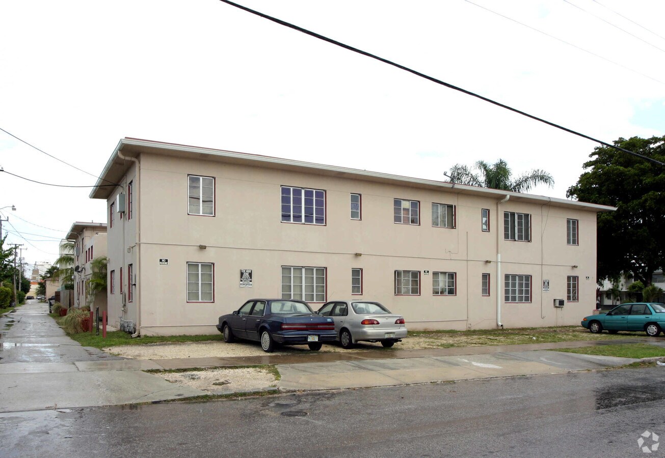 Photo - Coral Way Apartments