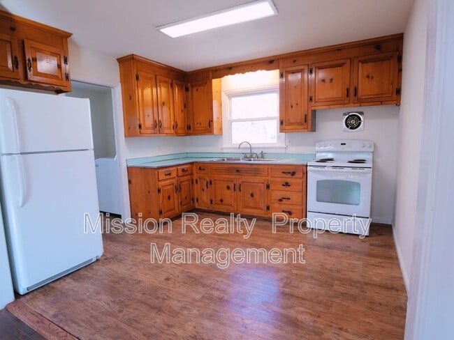 Photo - 2500 Byron St