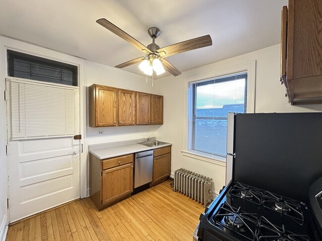 Photo - 1913 W Larchmont Ave Unit B4