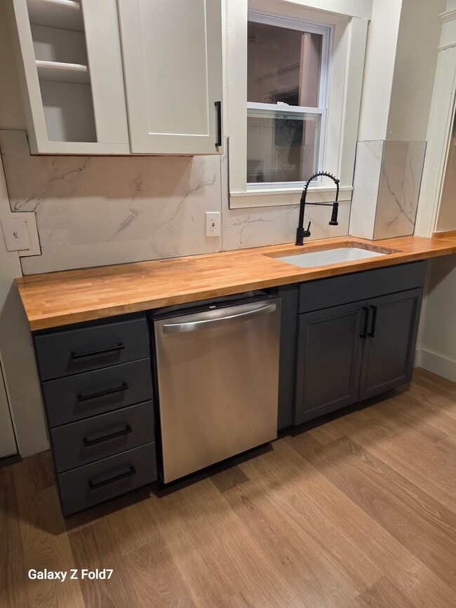 Photo - 5209 Warren Ave