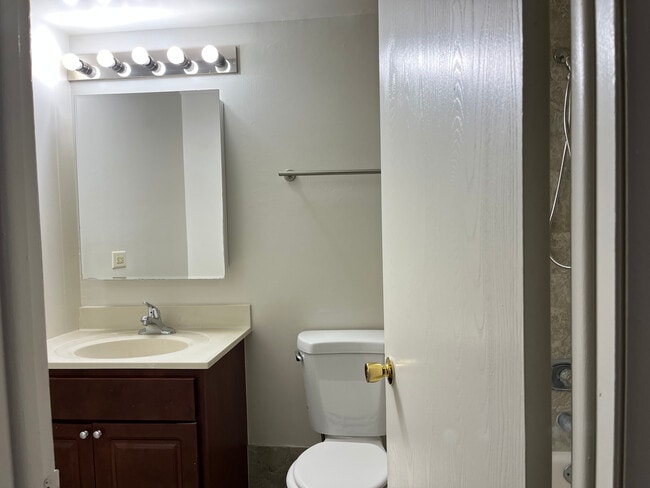 Photo - 3219 W Lake Ave