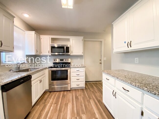 Photo - 1810 E 154th St