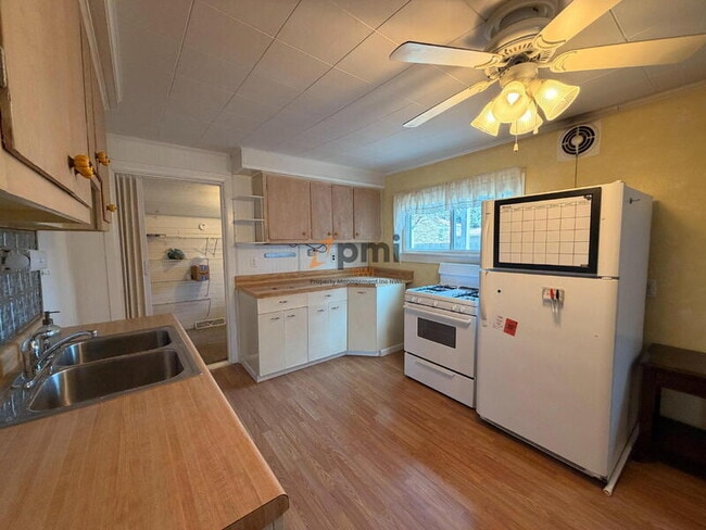 Photo - 707 E 118th St