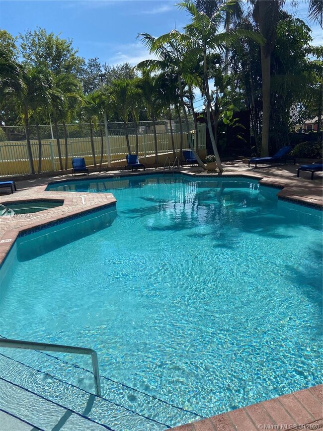 Photo - 3500 Coral Way Condominio