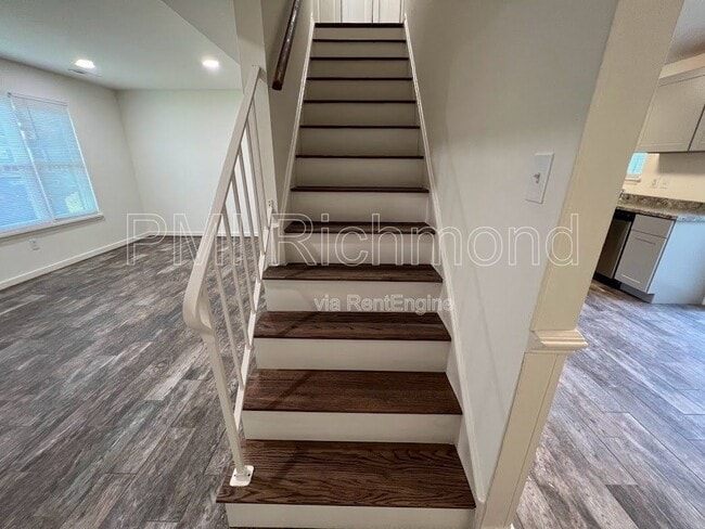 Photo - 404 Roxana Rd