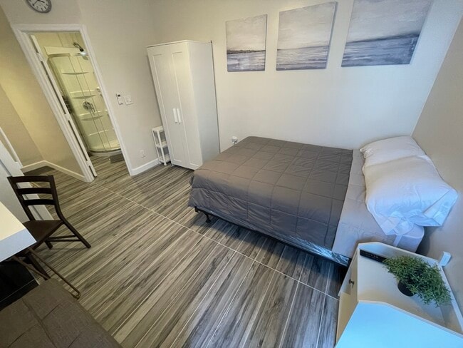 Fully Furnished Unit - 1620 N 23rd Ave Unit E3