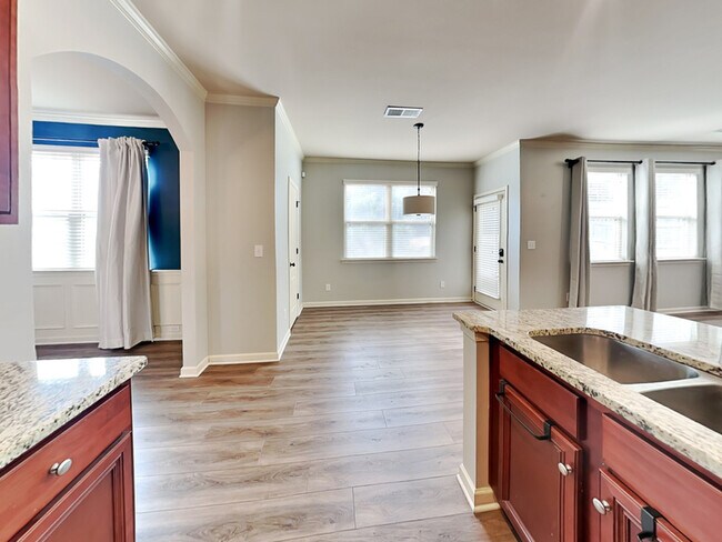 Photo - 5015 Groover Dr