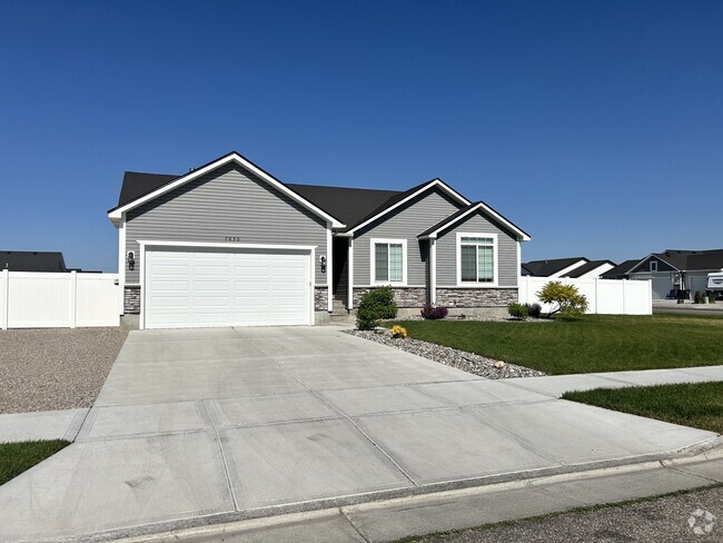 Building Photo - Bedford Rental