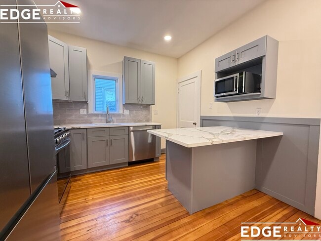 Building Photo - 100 Brayton Rd Unit 2M