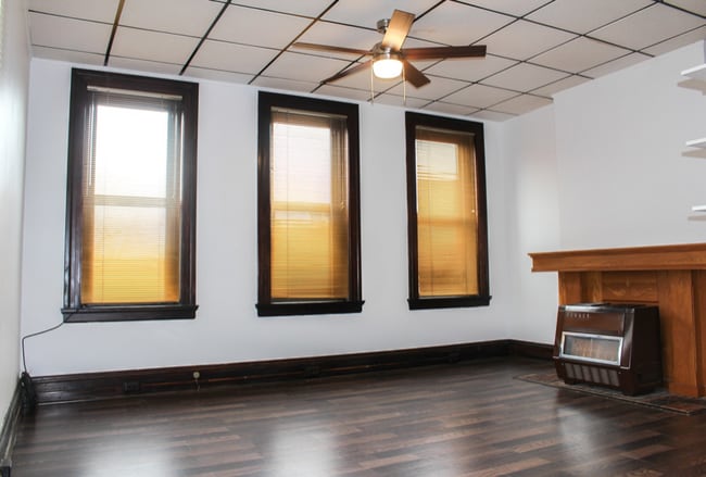 Building Photo - 838 Main St Rental