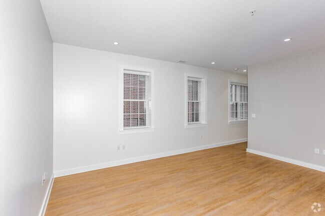 2BR, 2BA - 1030SF