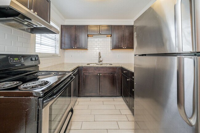 Photo - Hillside Manor