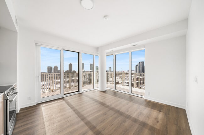 Photo - 88 Bathurst St