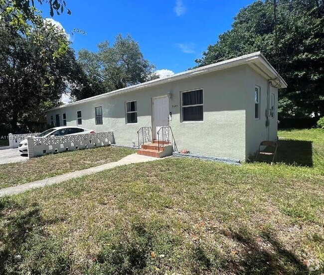 Building Photo - 3 bedroom in Miami FL 33147 Rental