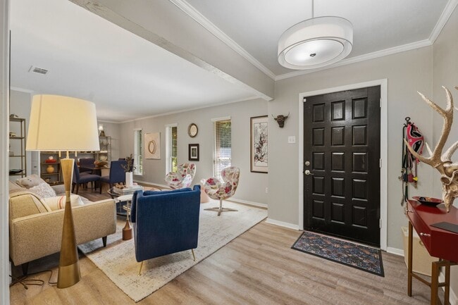 5119 Creighton Dr