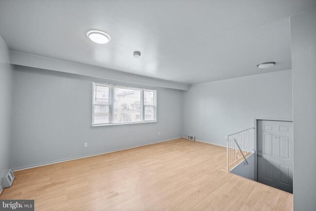 Photo - 7727 Langdon St