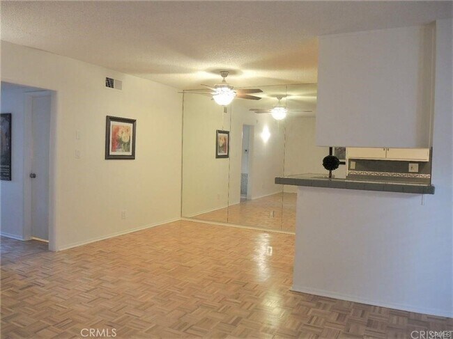 Photo - 5320 Zelzah Ave