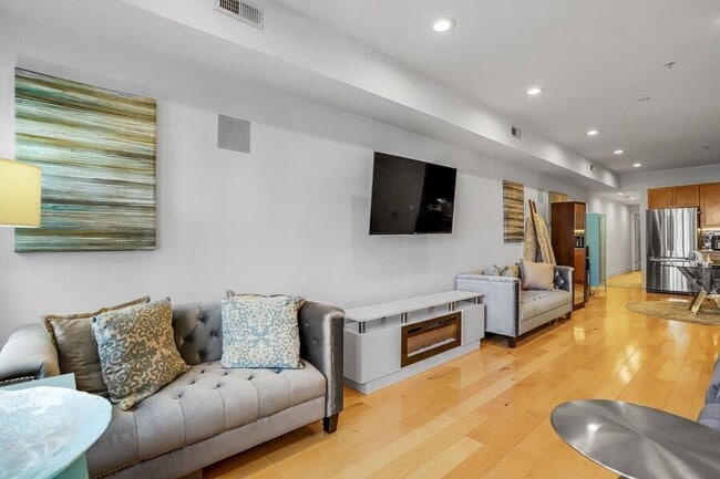 Photo - 816 Kennedy St NW