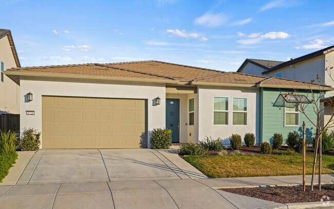Building Photo - Gorgeous 4 bedroom 3 bath in Northlake Rental