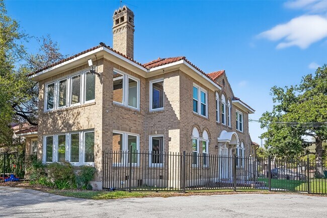 Photo - 3410 Austin St