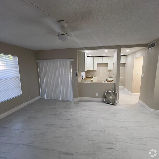 Building Photo - 4230 NW 21st St Rental