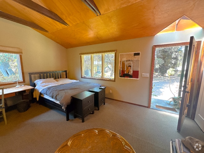 Building Photo - 142 Roble Rd Rental