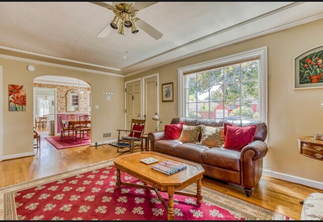 Photo - 6309 NE Broadway