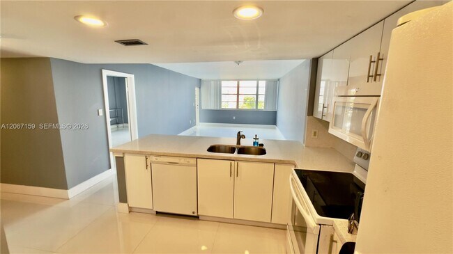 Photo - 1351 NE Miami Gardens Dr Unit 422E