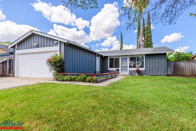 Building Photo - Lovely Cul-De-Sac Home | New Flooring & Paint