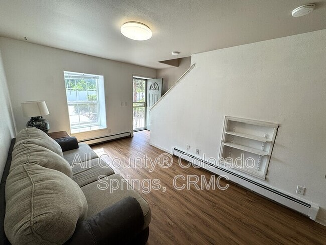 Photo - 565 W Dale St