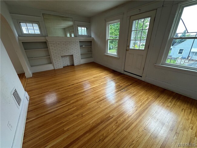 Photo - 394 Taunton Pl