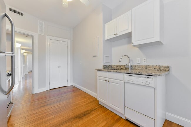 Photo - 709 Centre St