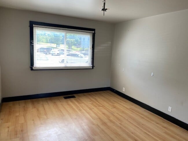 Photo - Nice updated condo unit close to downtown ...