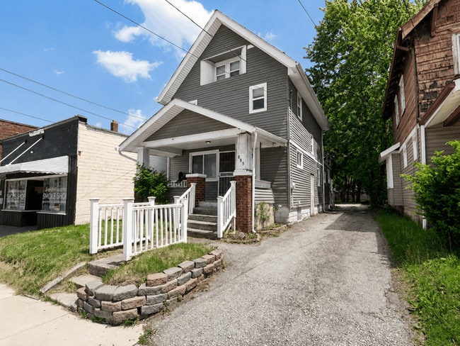 Building Photo - 885 Brown St