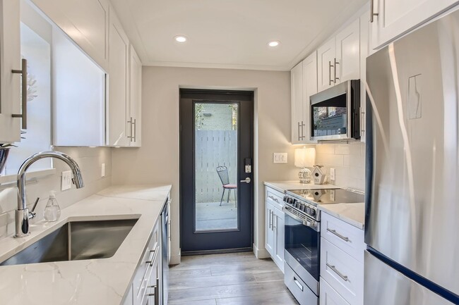 Photo - Congress Park – Beautiful High-End Studio