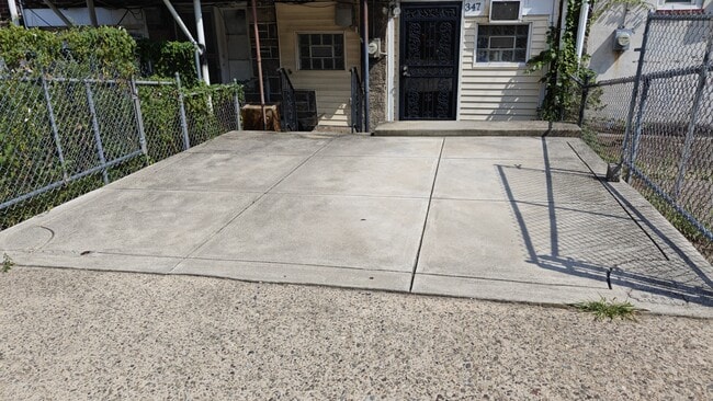 Photo - 347 W Milne St