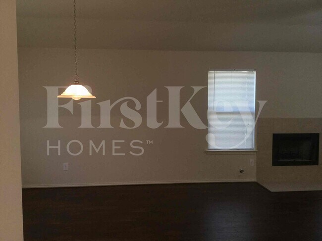 Photo - 611 Hilton Dr