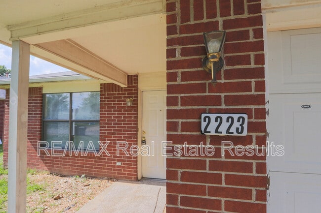 Photo - 2223 W Roselawn St