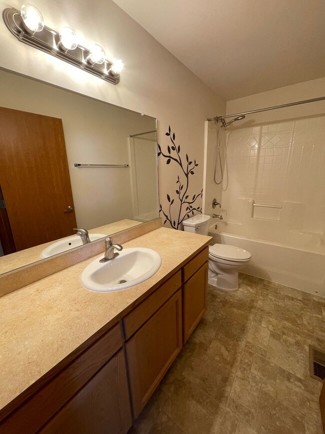 Photo - Lovely 3 Bedroom Townhouse in the Heart of Town