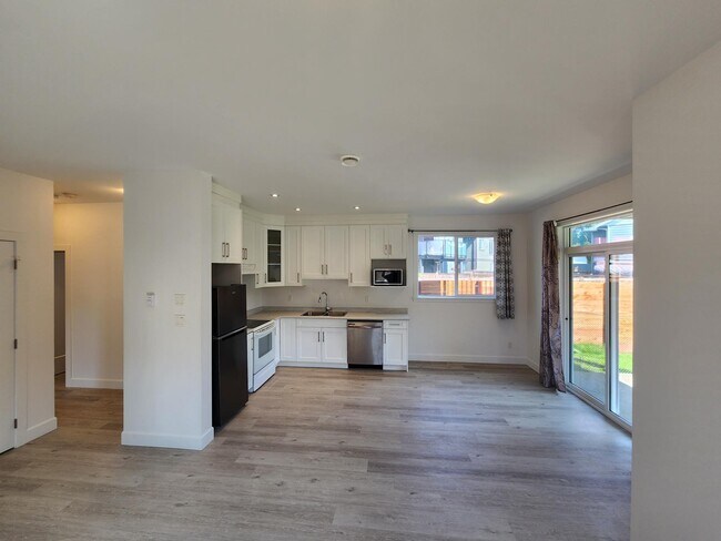 Photo - 5863 Deuchars Dr