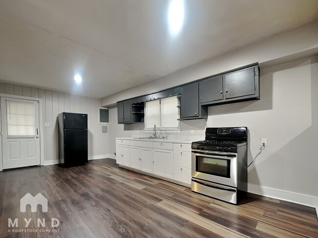 Photo - 2325 Riley Ave