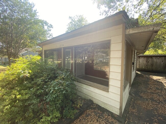 Photo - 1716 Lilac Cir